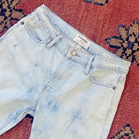 FRAME Le High Tie-Dye Straight-Leg Jeans in Cloud - Picture 9 of 16